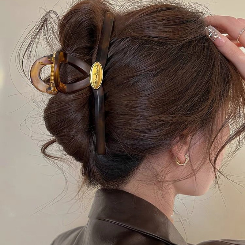 レトロゴールドカラーレターアクリルヘアクロウクリップ レディ - Women'S Fashion Korea のレビューと価格