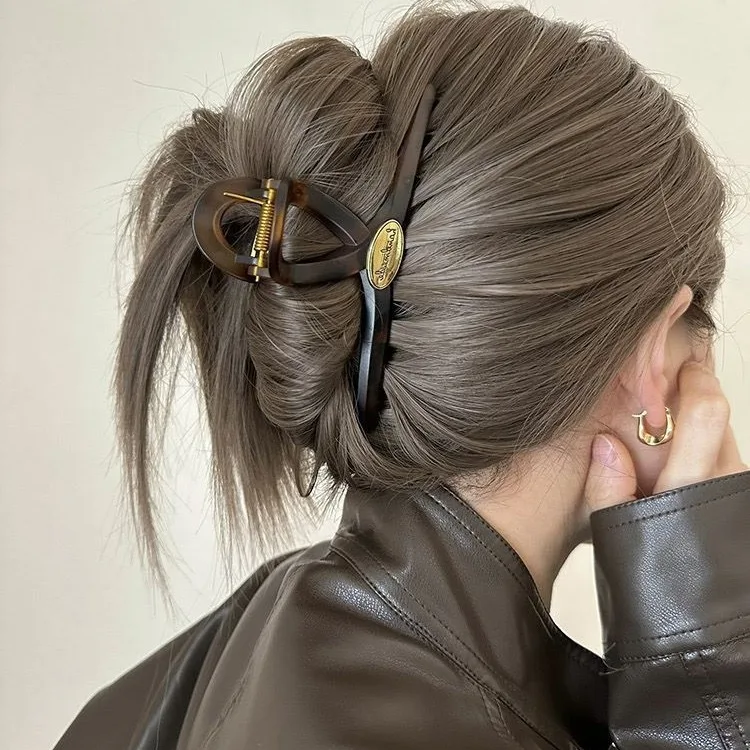 レトロゴールドカラーレターアクリルヘアクロウクリップ レディ - Women'S Fashion Korea のレビューと価格